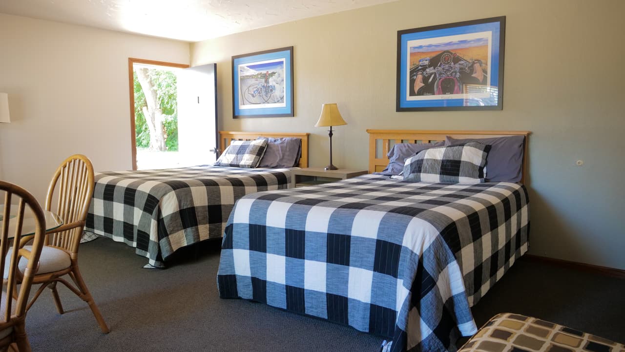 Guest room with two queen beds